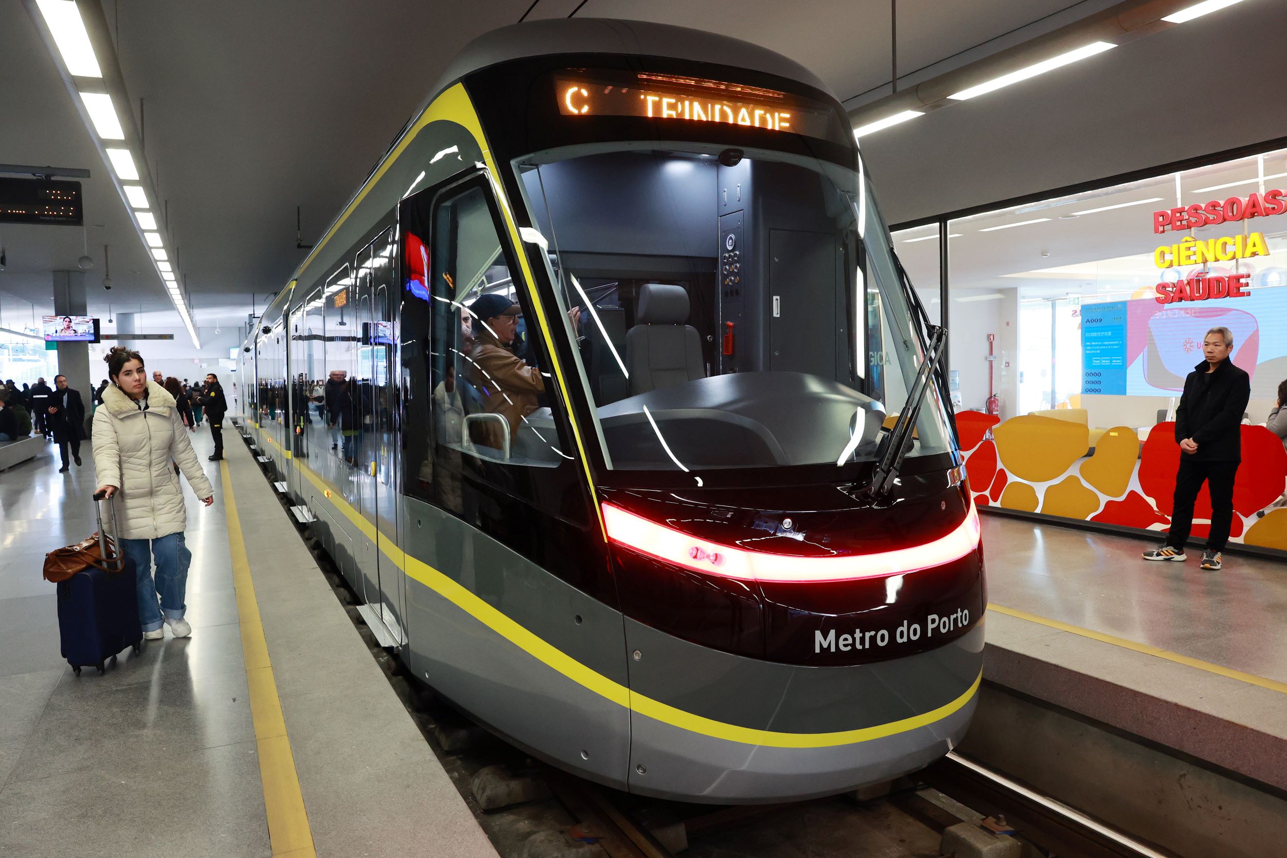 Train in Metro do Porto